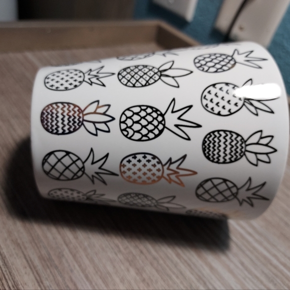 Pineapple Sunday Hawaii Aloha Gold Stoneware Mug - Picture 5 of 8